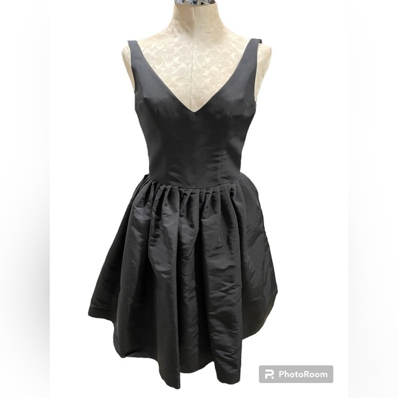 Chloe & Reese Dresses & Skirts - Chloe & Reese Deep V Silk party dress